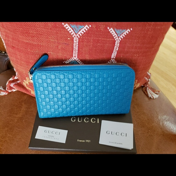 Sold...Gucci women’s wallet turquoise - Picture 3 of 5